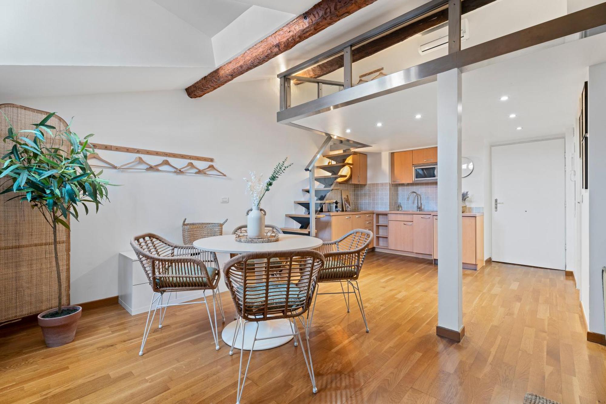 Renting - 3 Massena - Chic Escape Luxury Duplex Place Massena * Nizza