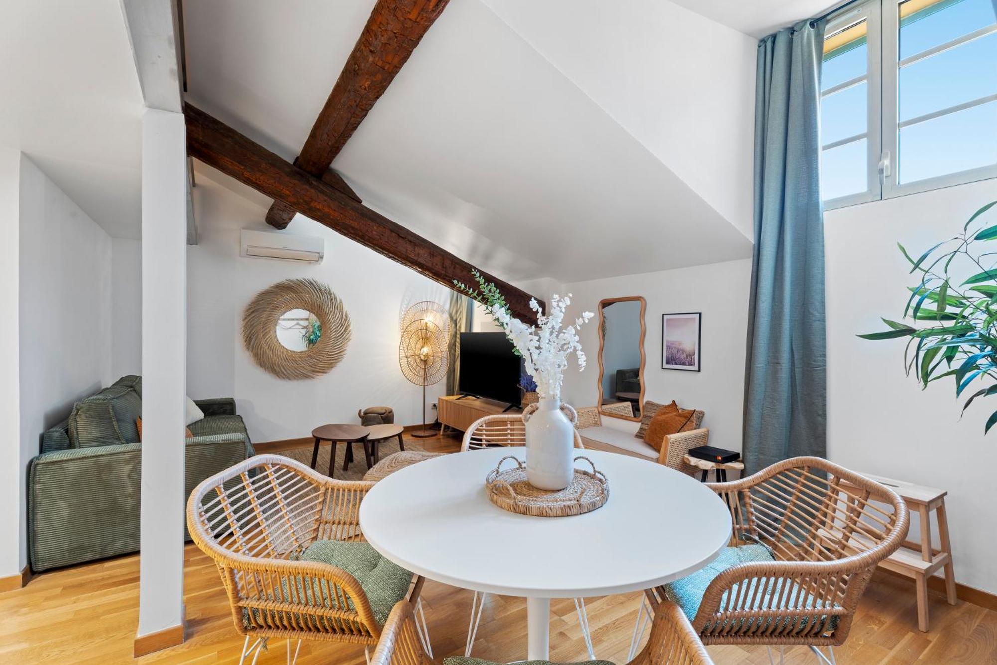 Renting - 3 Massena - Chic Escape Luxury Duplex Place Massena * Nizza
